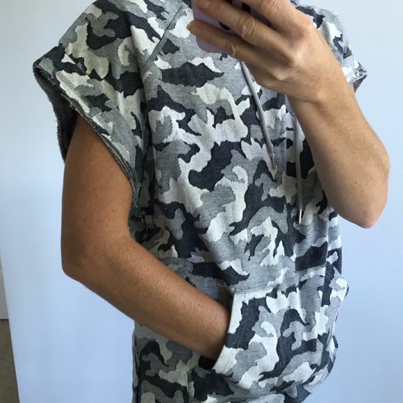 Hooded Camouflage Top - Picture 3 of 8